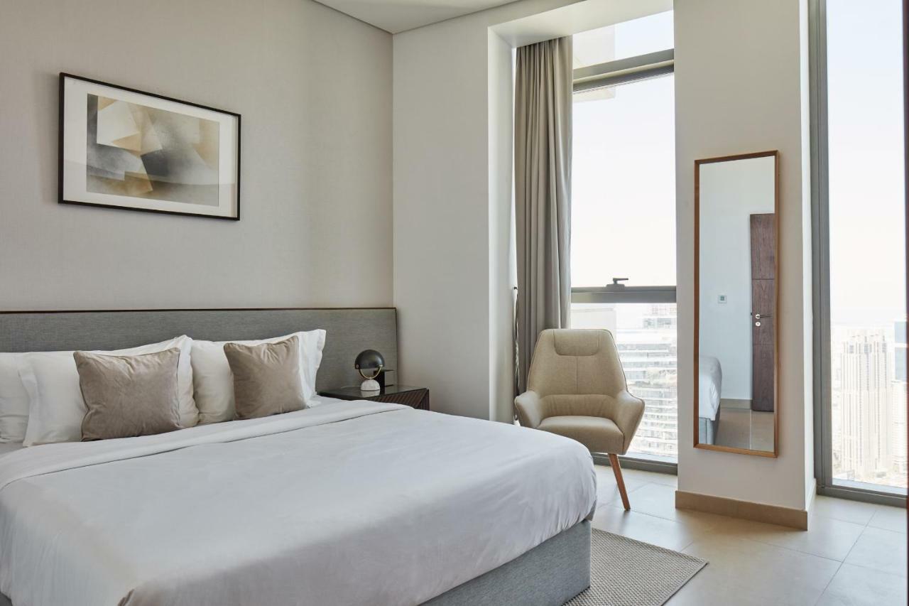 Fantastay- Burj Vista 03 Bedroom Plus Maids Dubai